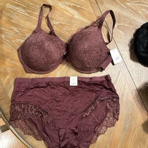 42D underwire bra with matching 3x panty. NWT